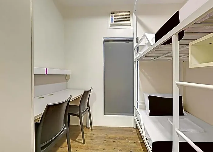 호텔 Spot On Classy Bunkbeds Near Makati Formerly Mytown Madrid 3*